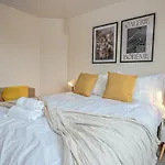 Elegant 2Br Retreat With Secure Parking