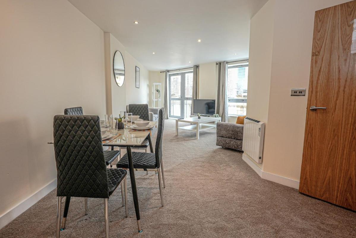 Elegant 2br Retreat With Secure Parking Birmingham
